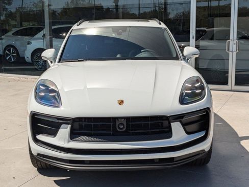 Certified 2025 Porsche Macan image 6