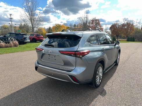 Used 2023 Toyota Highlander Platinum image 5