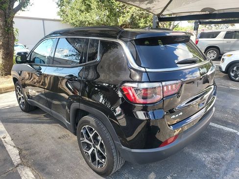 Used 2025 Jeep Compass Limited AWD/4WD image 9