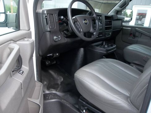 Used 2016 Chevrolet Express 3500 LS RWD image 15