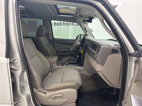 Used 2009 Jeep Commander Sport image 25