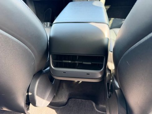 Used 2023 Tesla Model Y Long Range AWD/4WD image 18