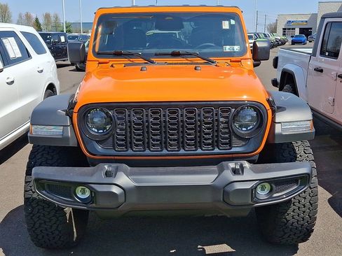 Used 2025 Jeep Wrangler Sport image 3
