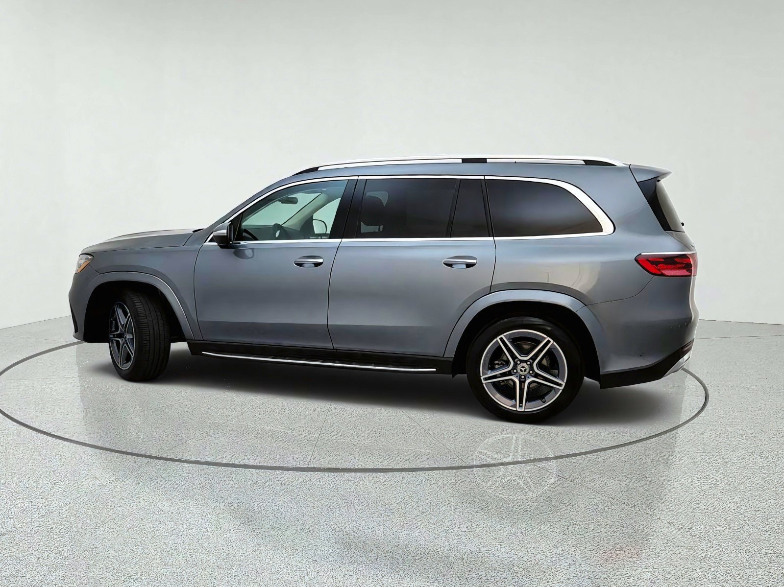 Used 2025 Mercedes-Benz GLS 450 4MATIC w/ AMG Line Exterior image 13