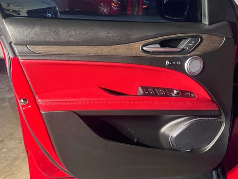 Used 2018 Alfa Romeo Stelvio Ti Sport image 14