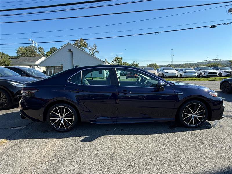 Used 2021 Toyota Camry SE w/ Cold Weather Package FWD image 6