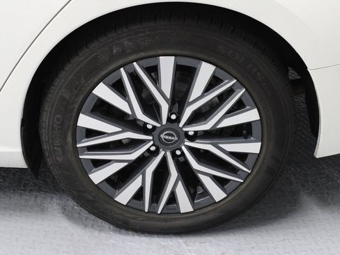 Certified 2024 Nissan Altima 2.5 SV FWD image 18