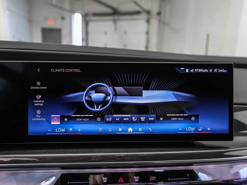 New 2026 BMW 740i xDrive AWD/4WD image 18