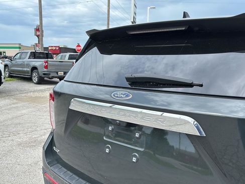 Used 2023 Ford Explorer XLT w/ Equipment Group 202A AWD/4WD image 11