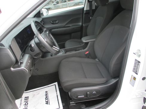 Used 2025 Hyundai Kona SEL FWD image 14