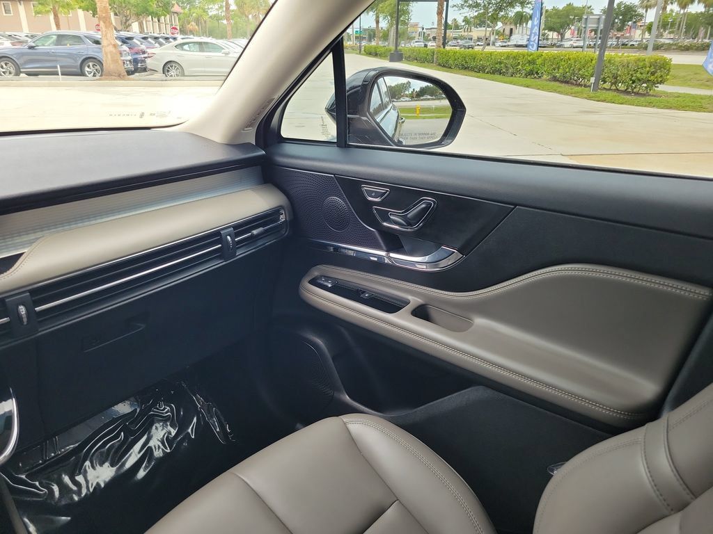 Used 2024 Lincoln Corsair FWD image 13