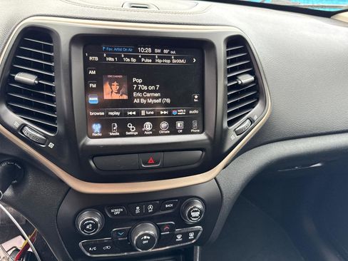 Used 2015 Jeep Cherokee Latitude image 9