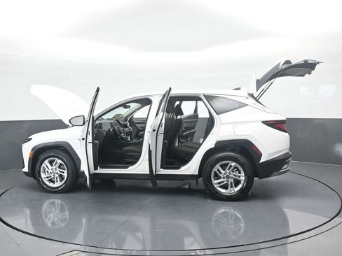 Used 2025 Hyundai Tucson SE image 73