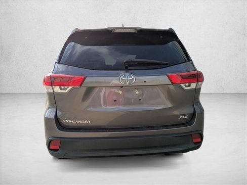 Used 2019 Toyota Highlander XLE image 6