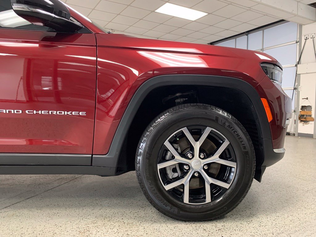 Certified 2024 Jeep Grand Cherokee L Limited w/ Trailer Tow Package AWD/4WD image 9