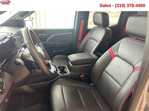Used 2023 Chevrolet Colorado Z71 w/ Z71 Convenience Package 2 AWD/4WD image 12