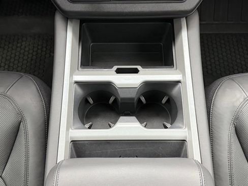 Certified 2025 Land Rover Defender 130 V8 image 27