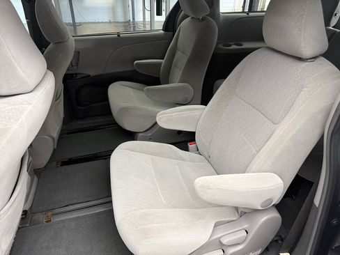 Used 2017 Toyota Sienna LE AWD/4WD image 21