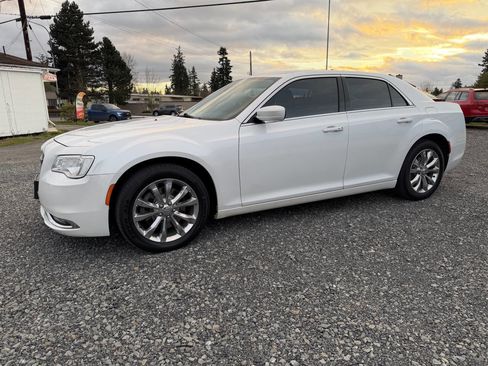 Used 2015 Chrysler 300 Limited w/ Driver Convenience Group image 6