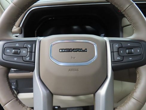 Used 2024 GMC Yukon XL Denali image 57