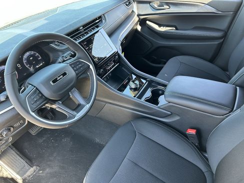 New 2026 Jeep Grand Cherokee Laredo X image 16