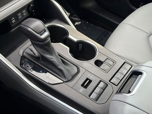 Used 2022 Toyota Highlander XLE image 31