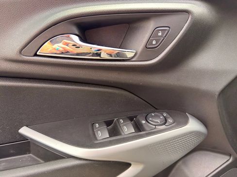 Used 2024 Chevrolet Trax RS FWD image 22