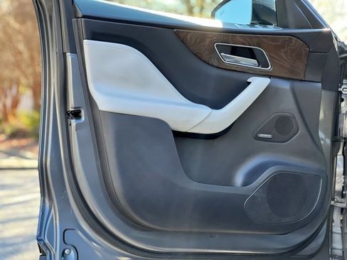 Used 2017 Jaguar F-PACE R-Sport image 10