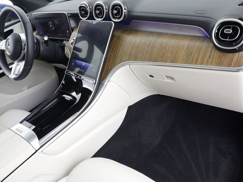 Used 2024 Mercedes-Benz GLC 300 4MATIC image 21