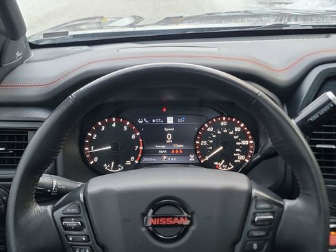 Used 2022 Nissan Titan PRO-4X w/ Pro-4x Convenience Package image 15