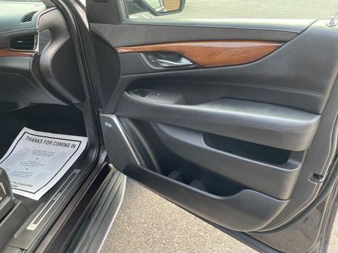 Used 2016 Cadillac Escalade ESV Luxury image 32