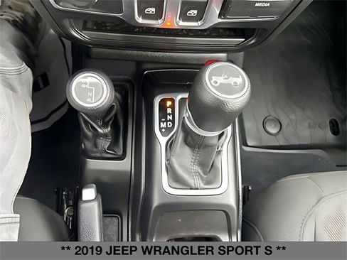 Used 2019 Jeep Wrangler Sport image 29