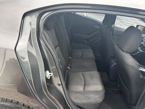 Used 2018 MAZDA MAZDA3 Sport image 15