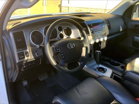 Used 2013 Toyota Tundra 4x4 CrewMax image 17