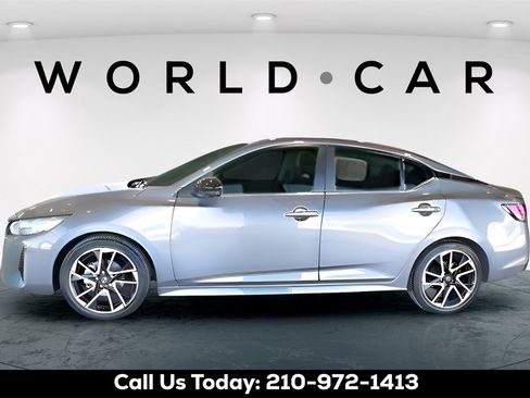 Used 2025 Nissan Sentra SR w/ SR Premium Package image 4