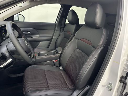 New 2025 Nissan Kicks SR image 19