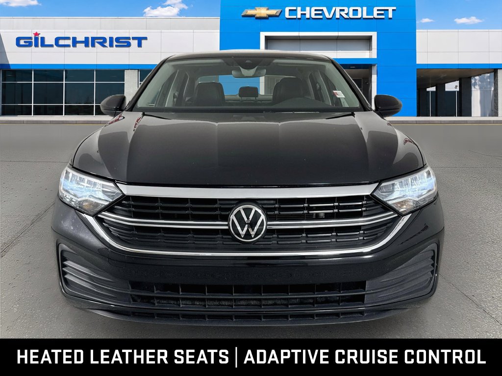 Used 2024 Volkswagen Jetta SE FWD image 3