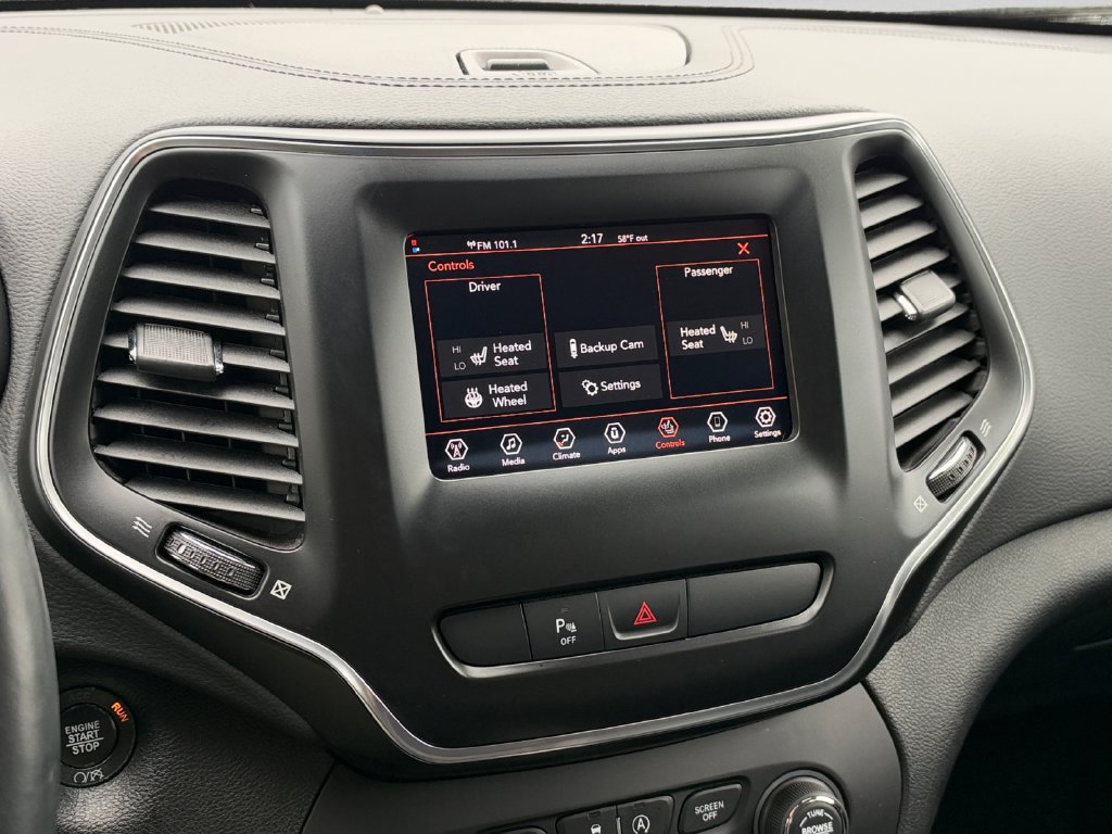 Certified 2019 Jeep Cherokee Latitude Plus w/ Cold Weather Group AWD/4WD image 19