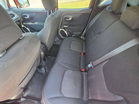 Used 2015 Jeep Renegade Latitude FWD image 5