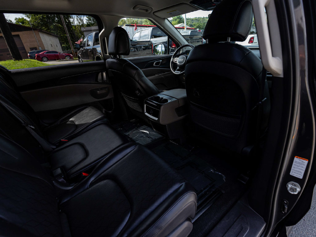 Used 2026 Kia Carnival LXS FWD image 30