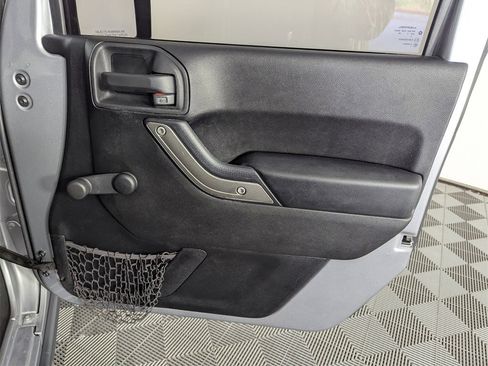 Used 2015 Jeep Wrangler Unlimited Willys image 29