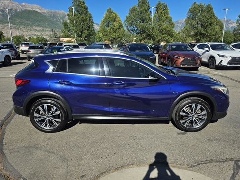 Used 2017 INFINITI QX30 Premium w/ Navigation Package AWD/4WD image 4