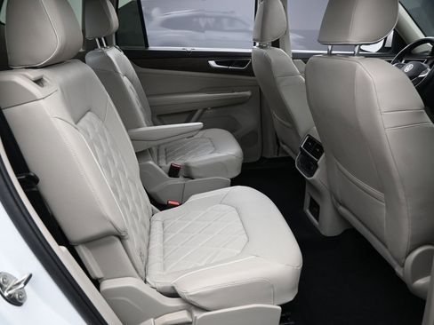 Used 2024 Volkswagen Atlas SEL Premium R-Line image 38