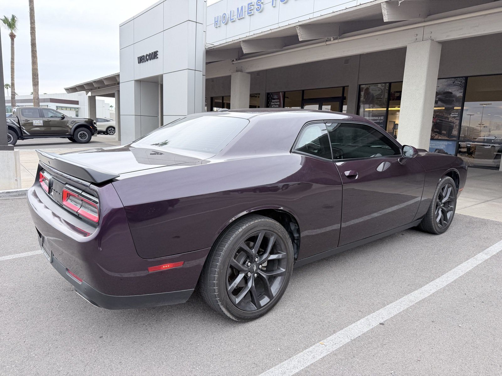 Used 2021 Dodge Challenger SXT w/ Driver Convenience Group RWD image 4