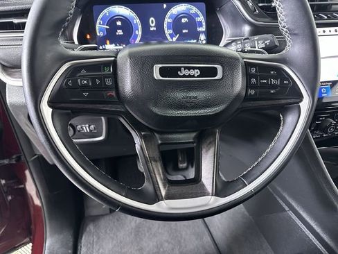 Used 2023 Jeep Grand Cherokee Limited w/ Black Appearance Package image 11