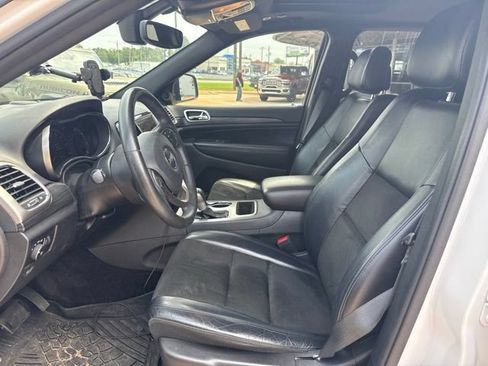 Used 2019 Jeep Grand Cherokee Altitude AWD/4WD image 8