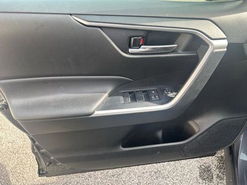 Used 2022 Toyota RAV4 XLE image 5