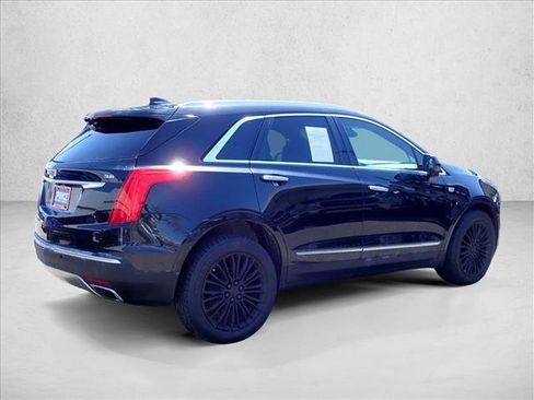 Used 2017 Cadillac XT5 Platinum w/ Driver Assist Package AWD/4WD image 4