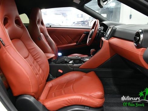 Used 2021 Nissan GT-R Premium image 44