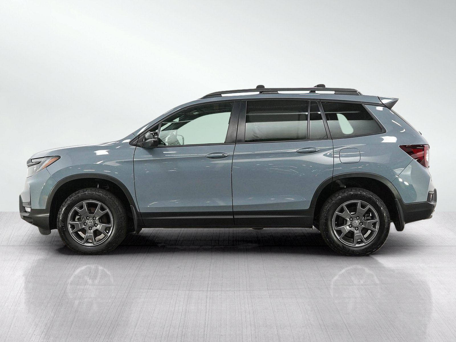 Used 2024 Honda Passport TrailSport image 2